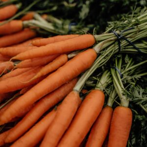 Home Freshly harvested organic carrots bundled together at a vibrant market in Erfurt, Germany.